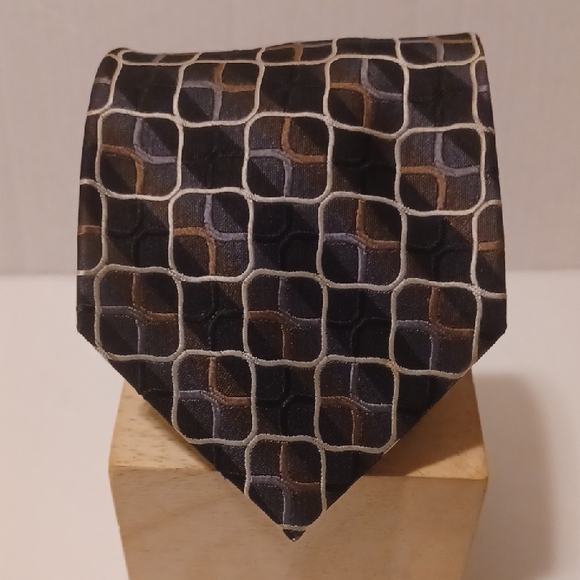 Paul Dione Other - PAUL DIONE Sophisticated Black and Brown Geometric100% Silk Tie.